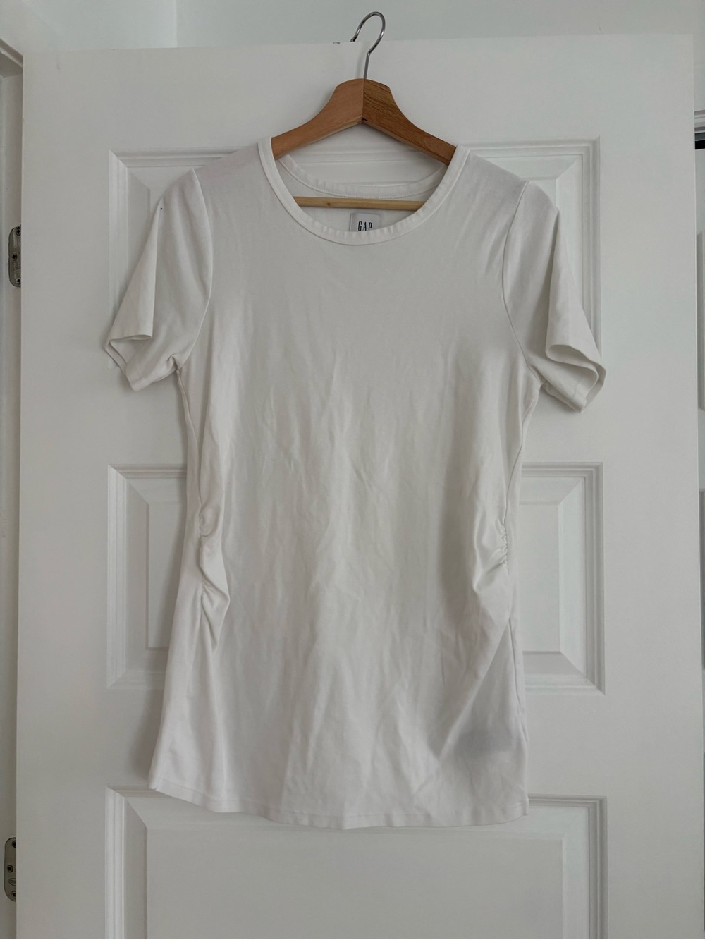 GAP Women's Maternity White Short Sleeve Crewneck Top